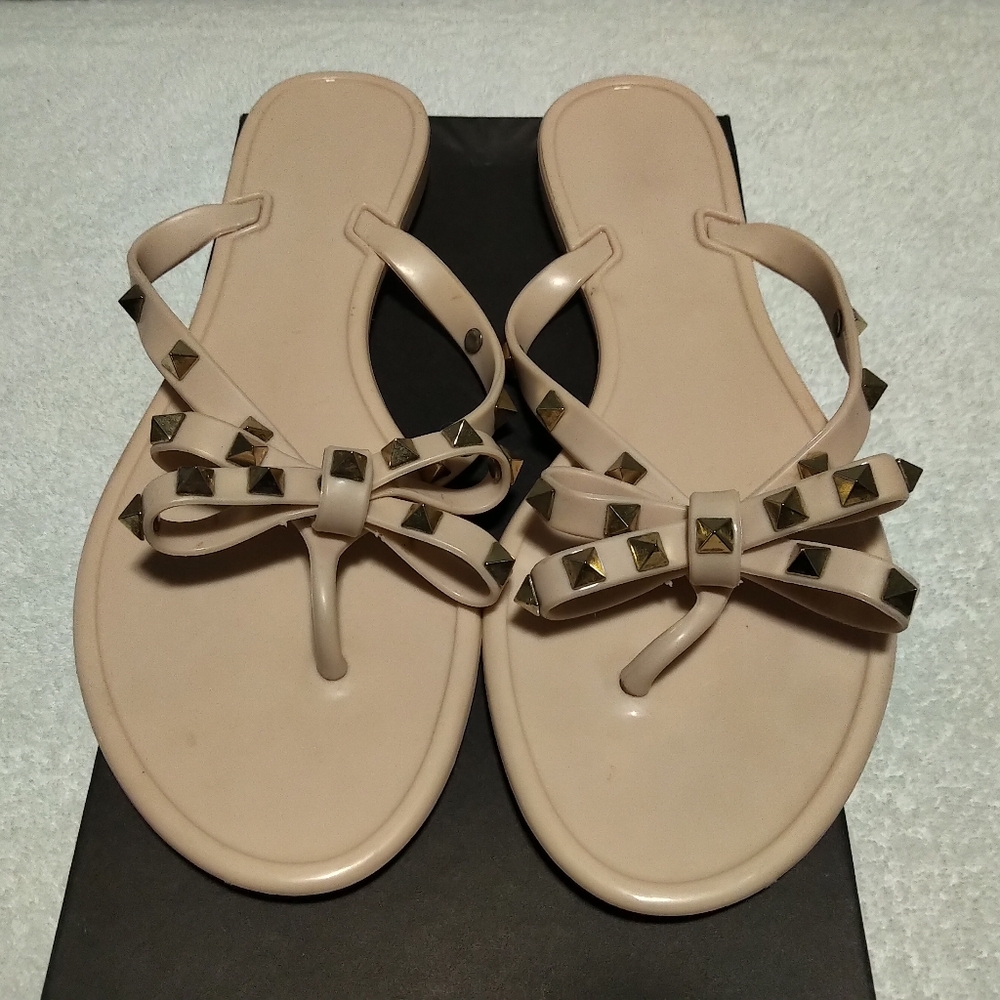 BRAND NEW Jelly Rockstud Nude Sandals - Size 9.5